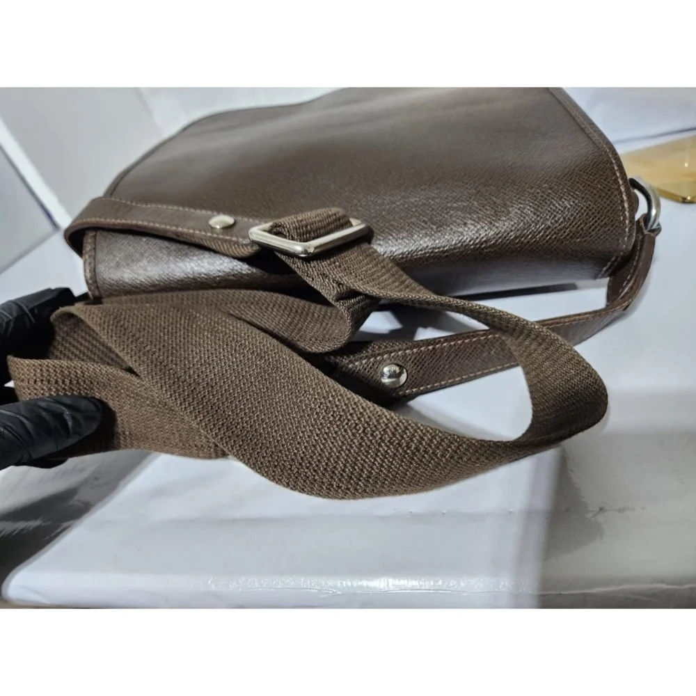Authentic Louis Vuitton Taiga Leather Roman PM Bag Brown - Picture 8 of 15